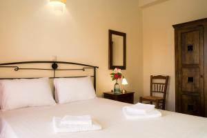 a bedroom with a bed with two towels on it at Villa Nefeli in Stavros