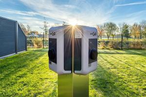 a washing machine in a field with the sun shining at Ferienwohnung Ebbe in Tannenhausen