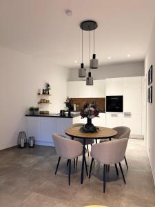 a kitchen and dining room with a table and chairs at Elcami Living in Fritzens