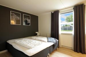 a bedroom with a bed and a window at Granlunden id089 in Esbjerg