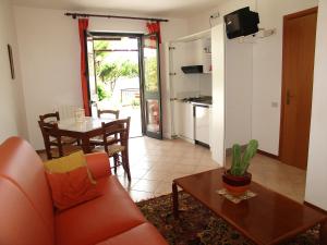 A kitchen or kitchenette at Le Ginestre Arte Vacanze