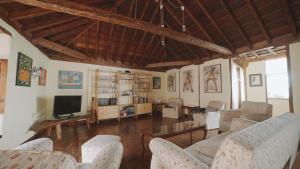 a living room with chairs and a tv and a table at Casa La Monja in Garachico