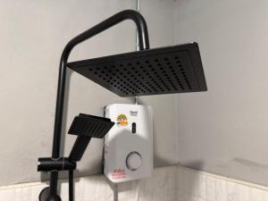 a light on a wall next to a toaster at Phak Ploen Home Stay in Ban Rae Mai Phai