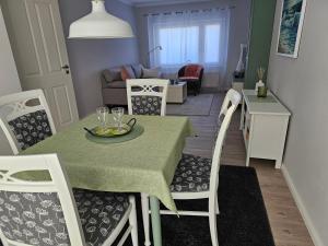 a dining table and chairs in a living room at Tohuus - Fewo bei Hamburg in Hasloh