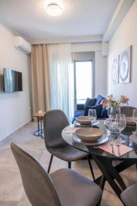a living room with a dining table and chairs at Peace Home Trikala in Tríkala