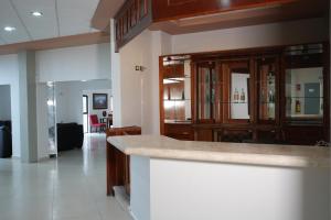 a kitchen with a counter top in a room at Rolovi Hotel Xalapa Centro in Xalapa