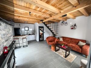 a living room with a couch and a table at Brvnara Tarin osmeh - u srcu Nacionalnog parka Tara in Sekulić 