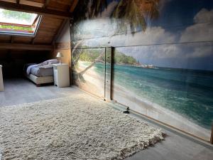 a bedroom with a mural of the ocean at Lucky luke's hideaway in Heibloem