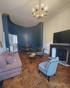 a living room with a couch and a fireplace at Le Royal Dijonnais - Centre Ville in Dijon