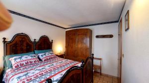 a bedroom with a bed with a wooden head board at Dolce Vista in Passo del Tonale