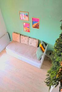 a bed with pillows on it in a room at Appart Bréti Plage 3 - duplex avec parking a 50m de la plage in Bretignolles-sur-Mer