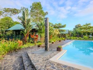 an image of a swimming pool at a villa at Southern Drake Lodge in Drake