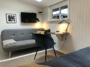 a living room with a couch and a table at Heltoften Bed & Breakfast in Nykøbing Mors