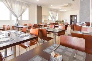 a dining room with wooden tables and chairs at Nuovo Hotel Diamante in Cesenatico