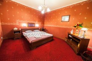 a bedroom with orange walls and a bed and a desk at Apartament Eva in Wrocław