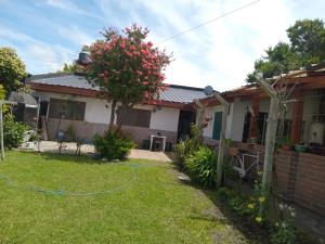 a house with a garden with a hose in the yard at Nahomi House in Barrio Félix U Camet