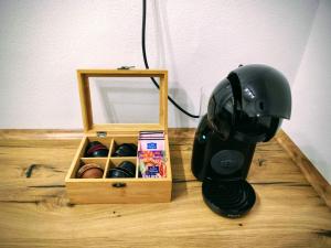 a hair dryer next to a wooden box of onions at Modern Studio AFI Arad Self Check-in in Arad