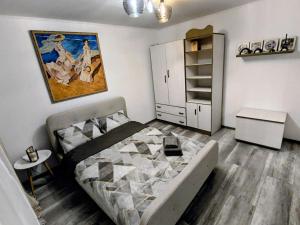 a small bedroom with a bed and a cabinet at Modern Studio AFI Arad Self Check-in in Arad