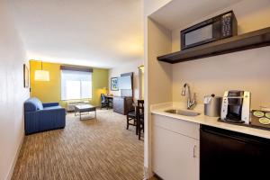 a kitchen and living room in a hotel room at Holiday Inn Express Winona by IHG in Winona