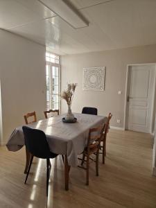 a dining room with a table and chairs at L'Instant Bourguignon in Montceau-les-Mines +15 photos