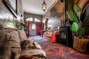 a living room with a couch and a fireplace at Kaffee&Kissen - Das Boutique Hotel am Rhein in Oestrich-Winkel