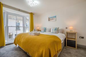 a bedroom with a bed with a yellow blanket at 2 Bed in St. Ives oc-e28156 in St Ives