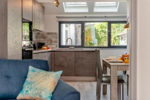 a kitchen with a blue couch and a table in a kitchen at 2 Bed in St. Ives oc-e28156 in St Ives +18 photos