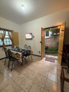a dining room with a table and chairs in a room at Refúgio Colonial 3 - Antonio Dias in Ouro Preto