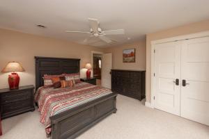 a bedroom with a bed and a ceiling fan at Getaway Chalet by Railey Vacations in Oakland