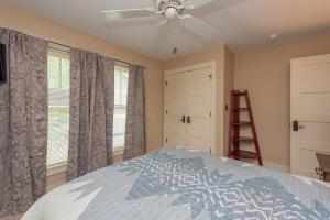 a bedroom with a bed and a ceiling fan at Getaway Chalet by Railey Vacations in Oakland +21 photos