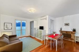 a living room with a couch and a table at Residenza Menaggio - Mimosa in Menaggio