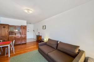 a living room with a couch and a table at Residenza Menaggio - Mimosa in Menaggio