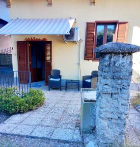 a house with a stone pillar in front of it at Appartamento La Corte in Inveruno