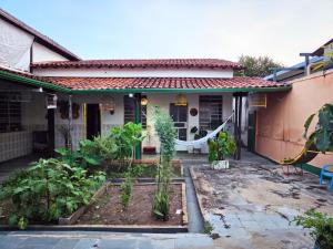 a house with a garden in front of it at Vila Mariah Hostel in Belo Horizonte