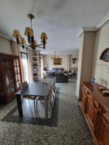 a living room with a table and a couch at Casa Turistica Termas aparcamiento y desayuno incluido in Mérida