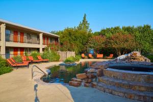 Zahrada ubytování Fredericksburg Inn and Suites