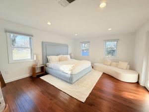 a large bedroom with a bed and a couch at Norwalk Retreat in Norwalk