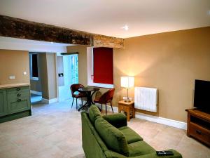 a living room with a couch and a table at Ground floor, Very central, 2 Bed - Cobbles Apartment in Buxton