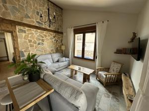 a living room with a couch and a table at Casa Rural Belladona in Valdeprados