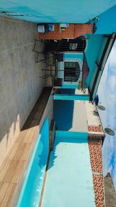 an overhead view of an empty swimming pool at Recanto do mar in Caraguatatuba