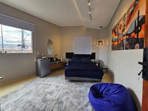 a bedroom with a bed and a large window at Fully equipped apartment - Jardim Boa Vista in Caruaru