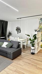 a living room with a couch and a dining table at R&R Suite Heritage in León