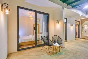 a room with two chairs and a bed at Dar Charkaoui Refugio de Silencio & Hospitalidad Familiar in Tétouan