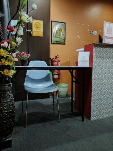 a table and a blue chair in a room at Cahaya Hanson BilikXpert in Kuala Lumpur