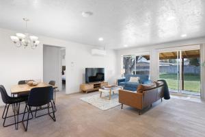 a living room with a blue couch and a table at Siesta Sunset in Boise