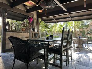a patio with a table and chairs on a patio at The Dragonfly Tremé-Historic Guesthouse-Near French Quarter in New Orleans