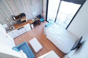 an overhead view of a bedroom with a bed and a desk at NADA Terrace in Higashi-nada-eki