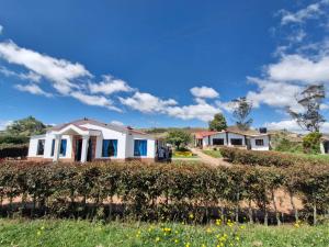 a house in the middle of a field at Villa Alejandra in Quebrada Vieja