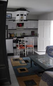 a living room with a table and a kitchen at Quesada Golf House in Ciudad Quesada