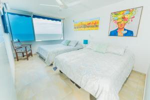 a bedroom with two beds and a window at Paraíso By Elemnt Rentals in Santa Marta +56 photos